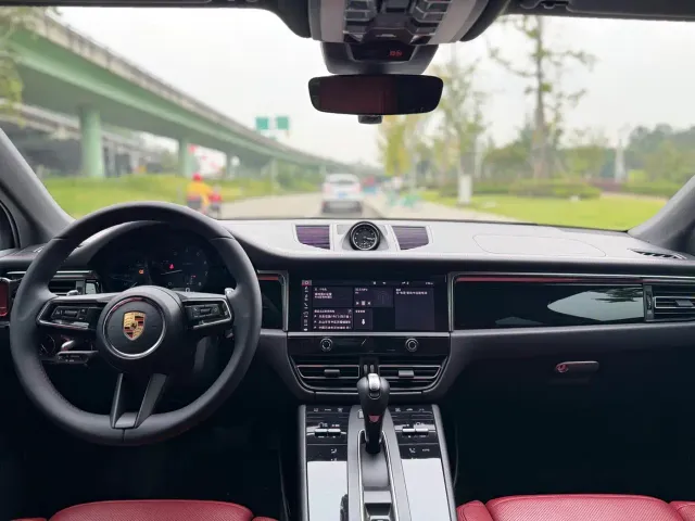 Porsche Macan — Фото автомобиля 10