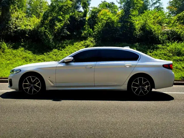 BMW 5 Series — Фото автомобиля 4