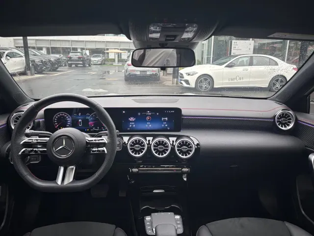 Mercedes-Benz Mercedes-Benz A-Class 2023 A 200 L Fashion — Фото автомобиля 9