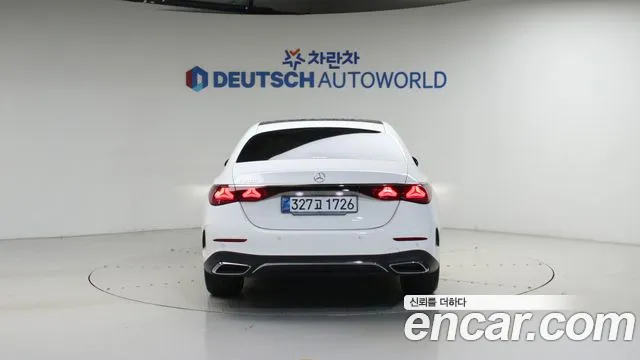 Mercedes-Benz E-Class — Фото автомобиля 4