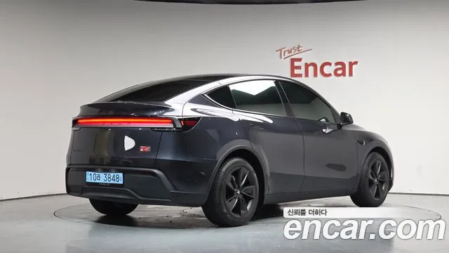 Tesla Model Y — Фото автомобиля 2
