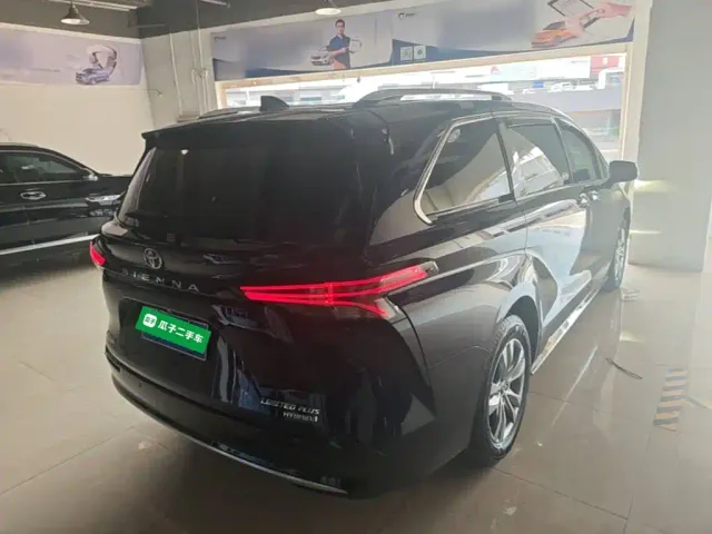 Toyota Sienna — Фото автомобиля 6