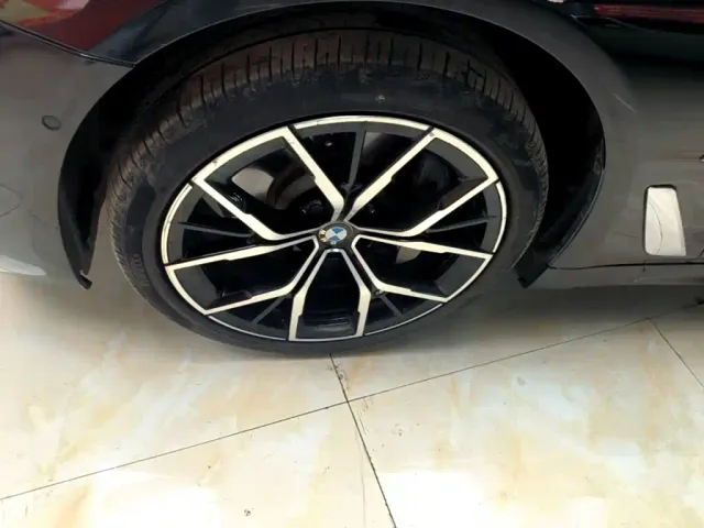 BMW 5 Series — Фото автомобиля 22