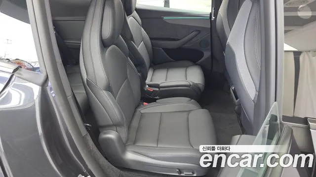 Tesla Model Y — Фото автомобиля 12