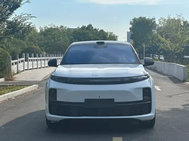 Li Auto L7 — Фото автомобиля 3
