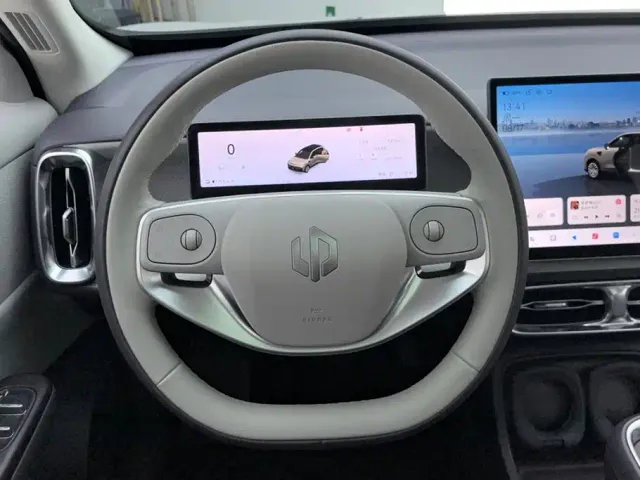 Leapmotor B10 — Фото автомобиля 15
