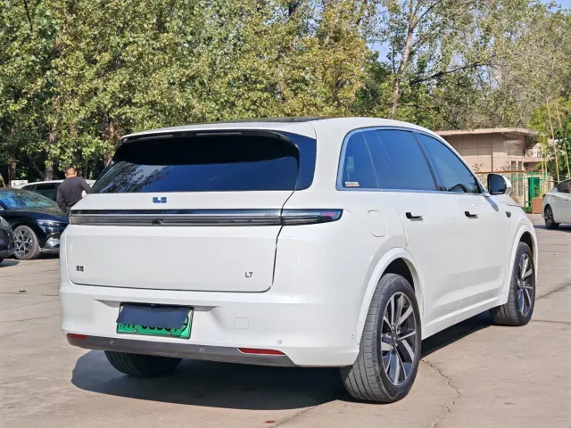 Li Auto L7 — Фото автомобиля 13
