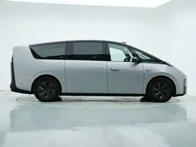 Li Auto MEGA — Фото автомобиля 18