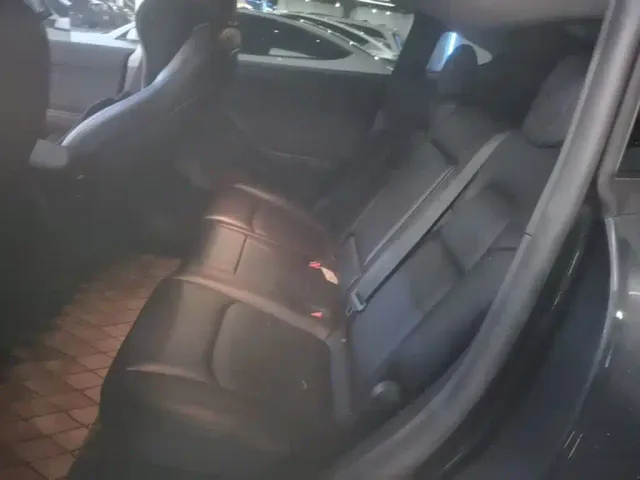 Tesla Model Y — Фото автомобиля 16