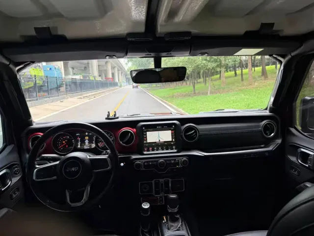 Jeep Wrangler — Фото автомобиля 10
