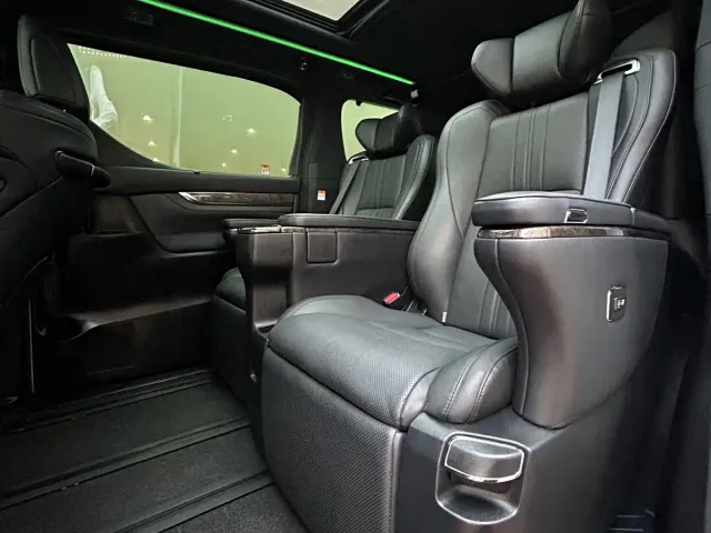 Toyota Vellfire — Фото автомобиля 16