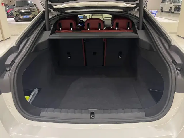 BMW i4 — Фото автомобиля 15