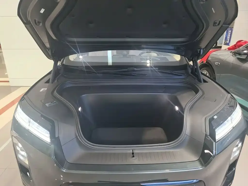 NIO NIO ES8 2025 Model 6-Seat Executive Luxury Edition — Фото автомобиля 9