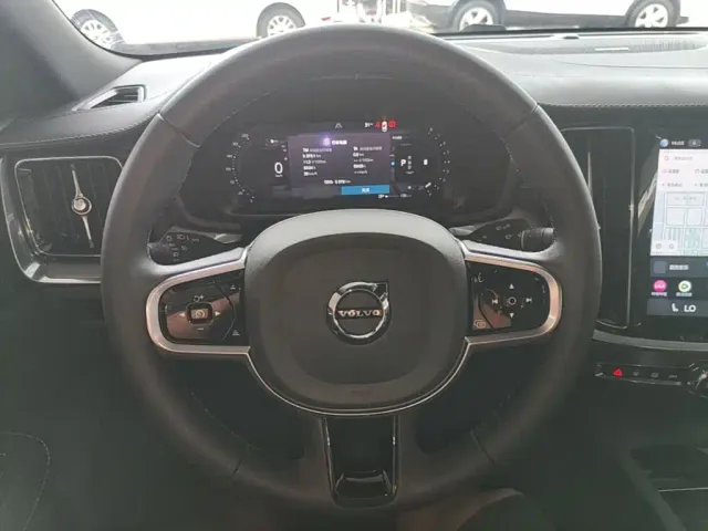 Volvo S60 — Фото автомобиля 10