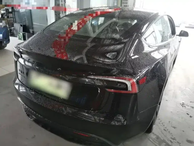Tesla Model 3 — Фото автомобиля 6