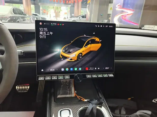 Xiaomi SU7 Ultra — Фото автомобиля 12