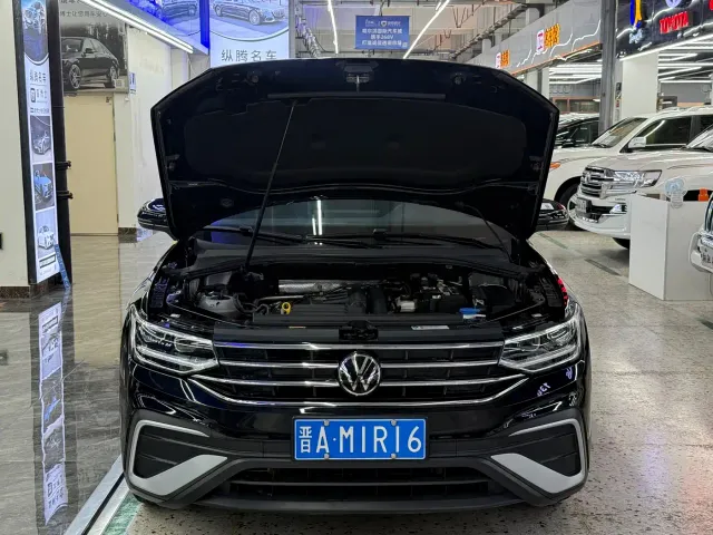 Volkswagen Tiguan L — Фото автомобиля 4