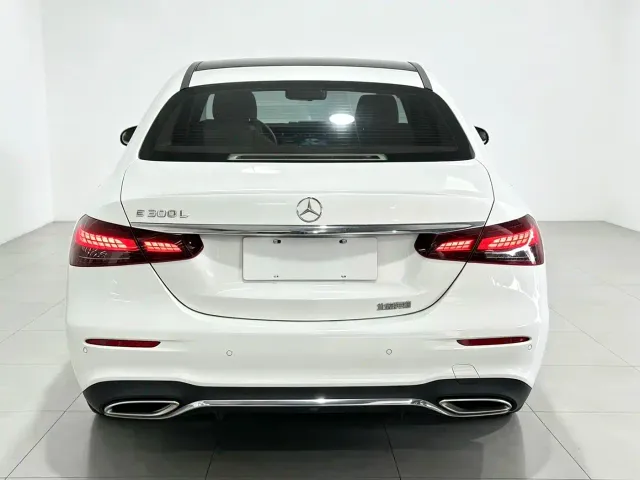 Mercedes-Benz E-Class — Фото автомобиля 6