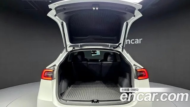 Tesla Model Y — Фото автомобиля 20