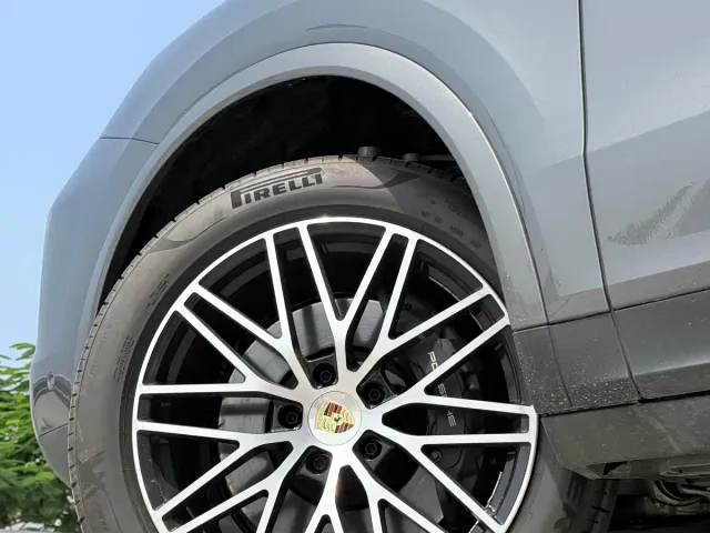 Porsche Cayenne — Фото автомобиля 14
