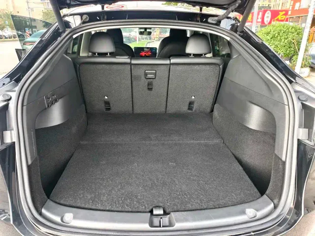 Tesla Model Y — Фото автомобиля 6