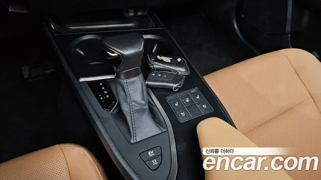 Lexus UX — Фото автомобиля 9