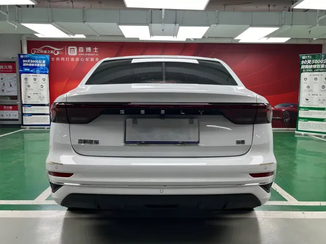 Geely Emgrand — Фото автомобиля 6