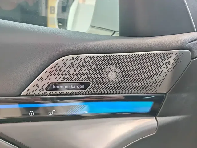 BMW 5 Series — Фото автомобиля 30