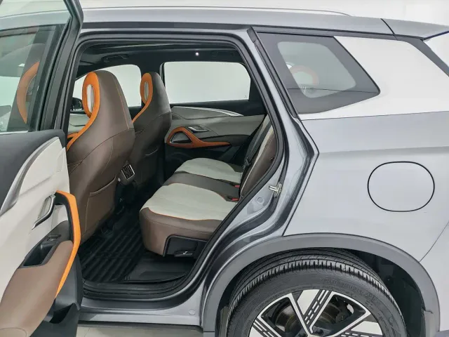 BYD Song Pro — Фото автомобиля 8