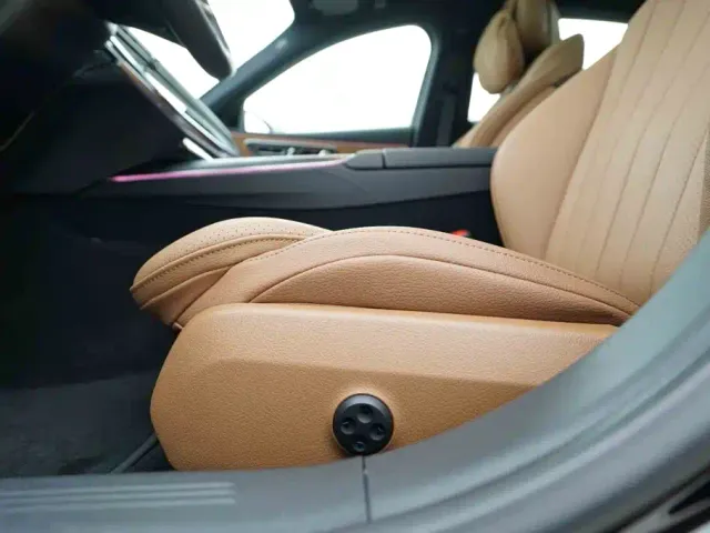 Mercedes-Benz E-Class — Фото автомобиля 12
