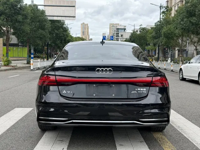 Audi A7L — Фото автомобиля 16