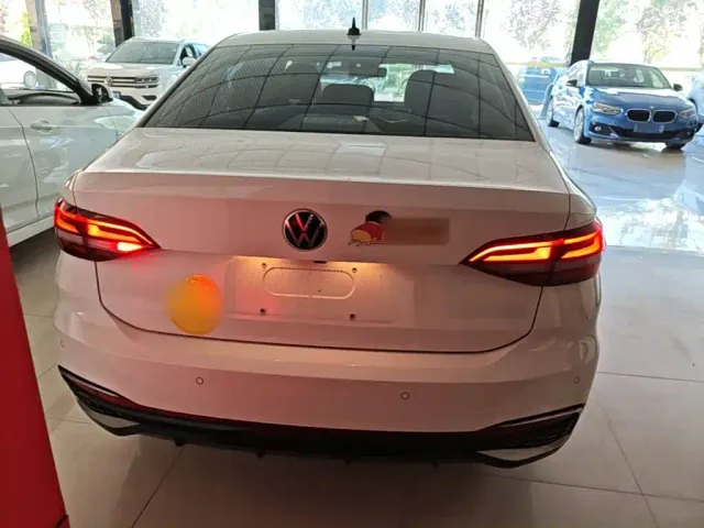 Volkswagen Lavida — Фото автомобиля 5