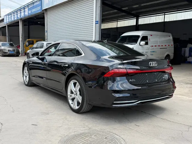 Audi A7L — Фото автомобиля 10