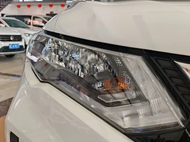 Nissan X-Trail — Фото автомобиля 4