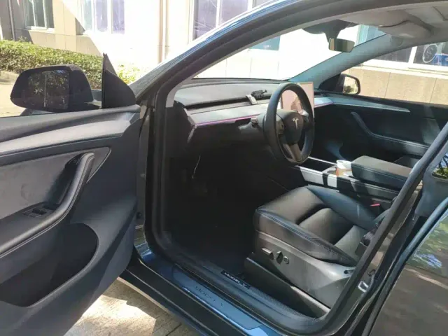 Tesla Model Y — Фото автомобиля 15