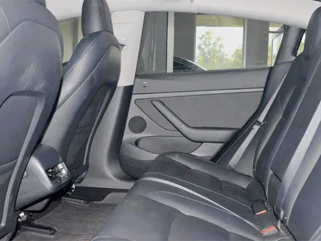 Tesla Model 3 — Фото автомобиля 8