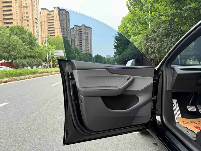 Tesla Model Y — Фото автомобиля 6