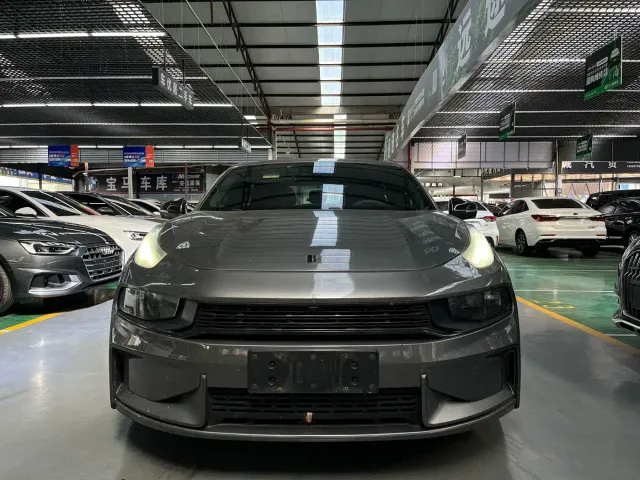 Lynk & Co 03 — Фото автомобиля 2