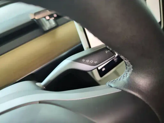 Tesla Model Y — Фото автомобиля 13