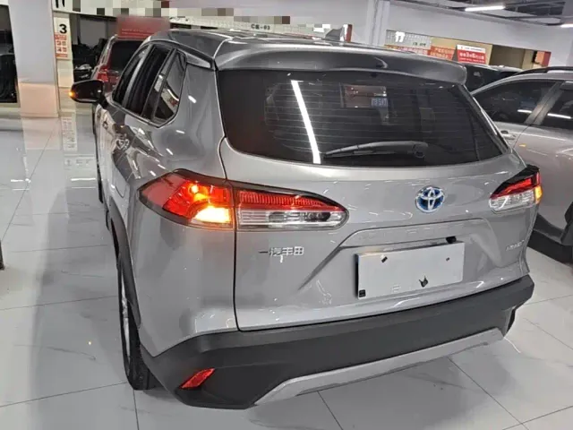 Toyota Corolla Cross — Фото автомобиля 4