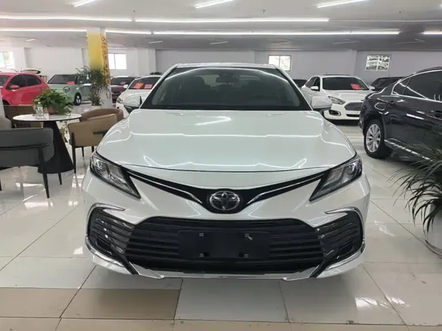Toyota Camry — Фото автомобиля 2