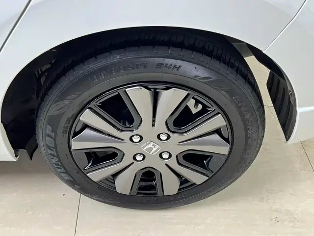 Honda Fit — Фото автомобиля 16