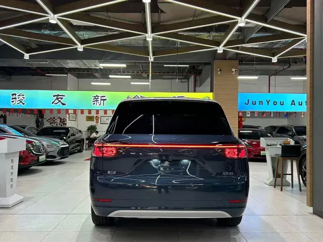 Aito M9 — Фото автомобиля 6