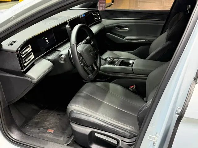 BYD Qin L — Фото автомобиля 9