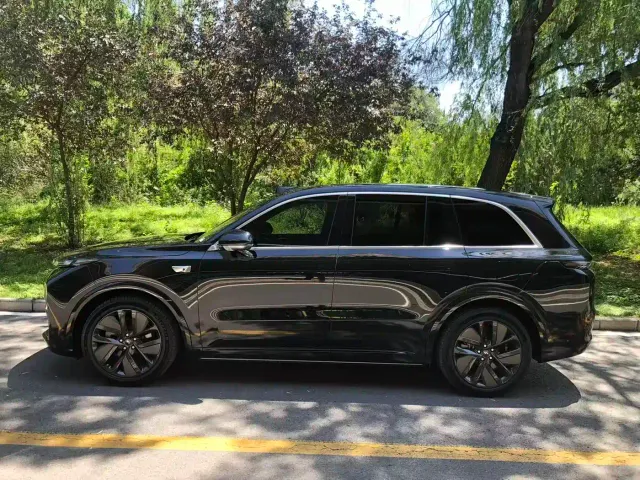 Li Auto L8 — Фото автомобиля 4