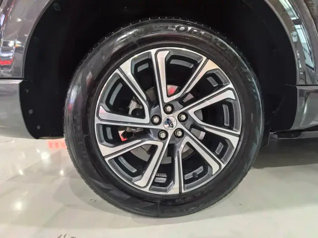 Ford Explorer — Фото автомобиля 28