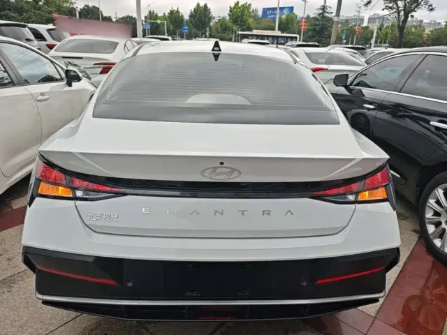 Hyundai Elantra — Фото автомобиля 5
