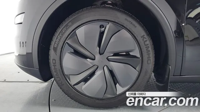 Tesla Model Y — Фото автомобиля 4
