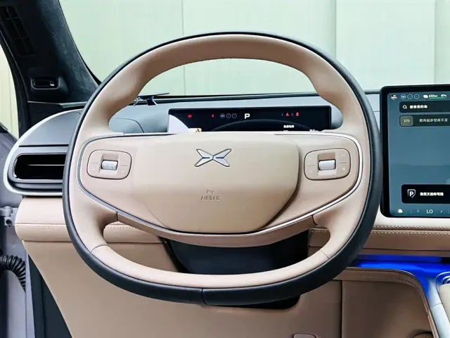 Xpeng G9 — Фото автомобиля 10