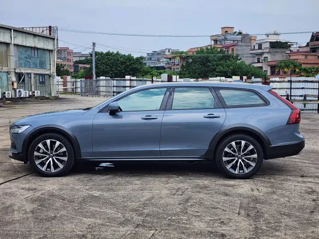 Volvo V90 — Фото автомобиля 4